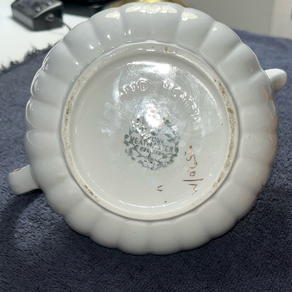 Vintage “Heatmaster” Teapot Floral Design With Gold Trim by Ellgreave Pottery - Picture 11 of 14